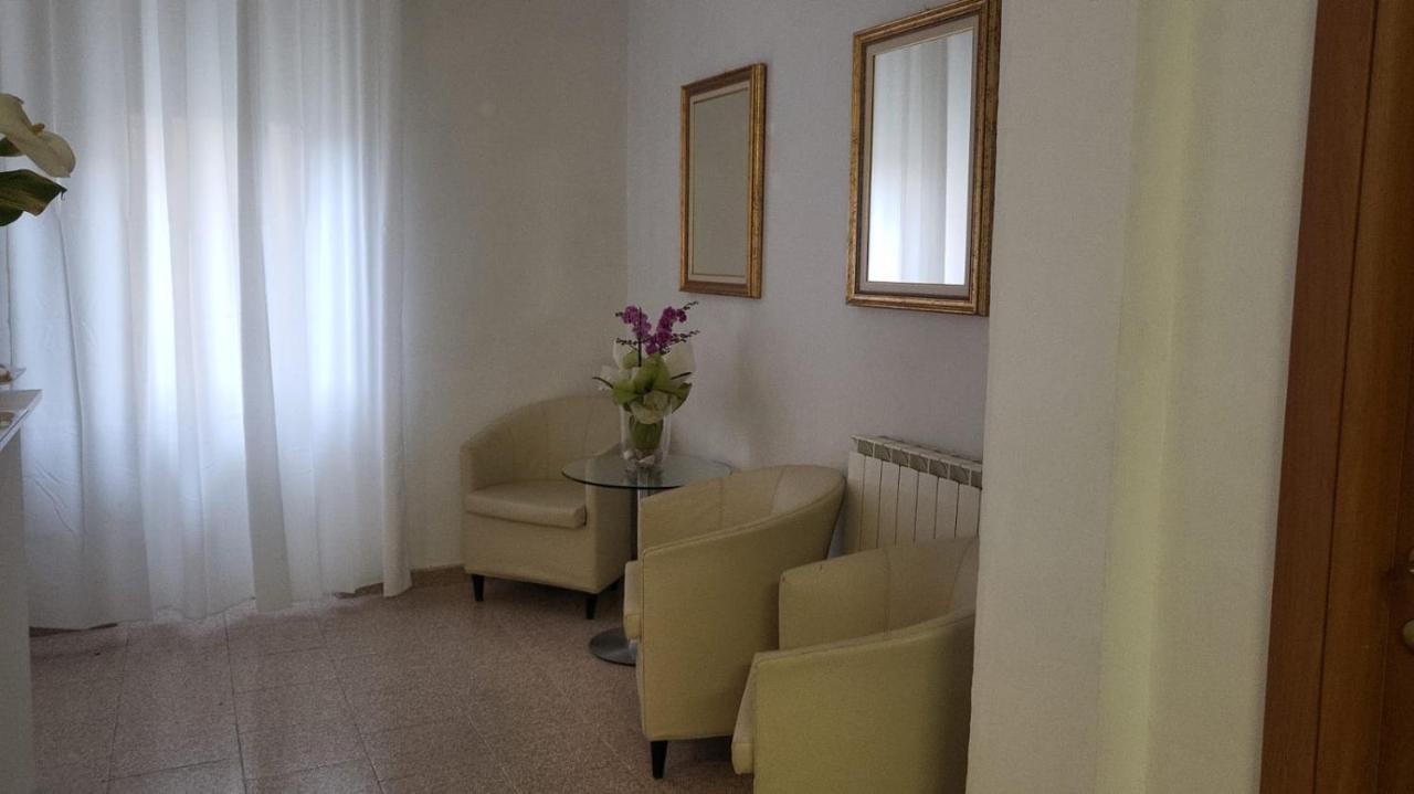 Villa Rosa Loano Buitenkant foto