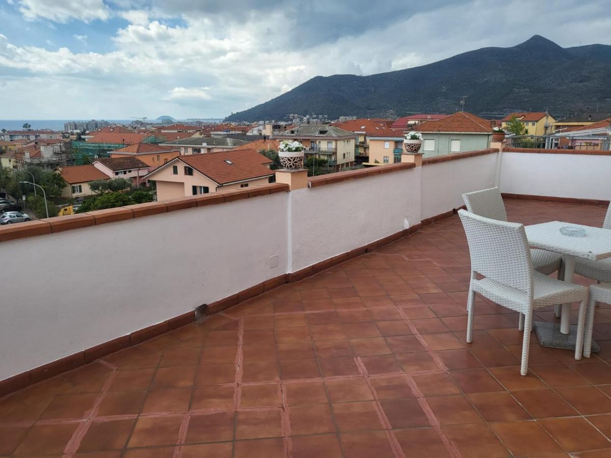 Villa Rosa Loano Buitenkant foto